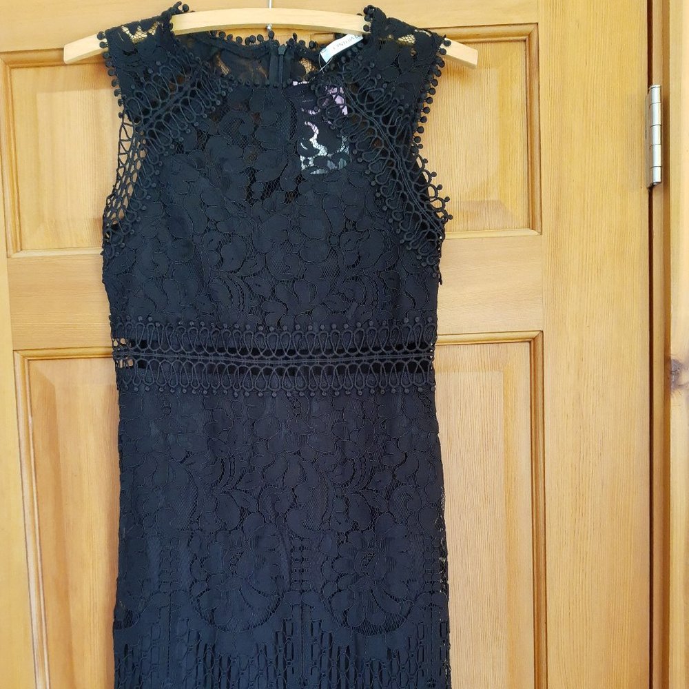 ❤️5 DRESSES FOR $50❤️CYNTHIA LEU little lacy black pencil dress Sz small NWT